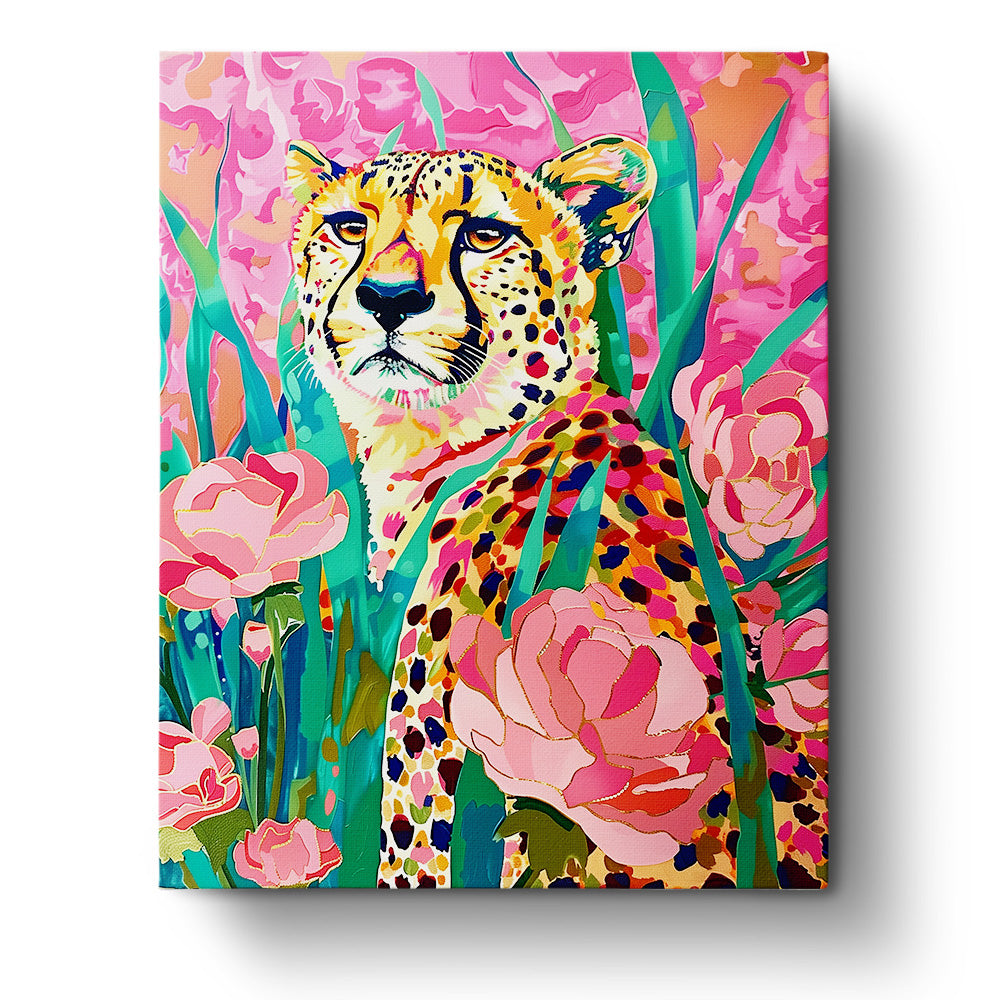 Ein lebhaft gestaltetes Bild eines Gepards mit Rosen im Hintergrund von miicreaitve. Der Titel lautet 'Majestätischer Gepard in Rosen - Abstract Animals'. Strahlende Farben unterstreichen das meditative Erlebnis.